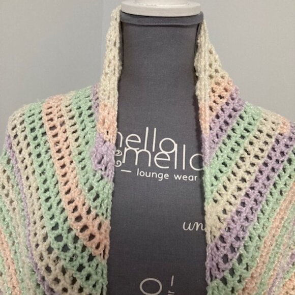 Handmade crochet shawl - Picture 2 of 3